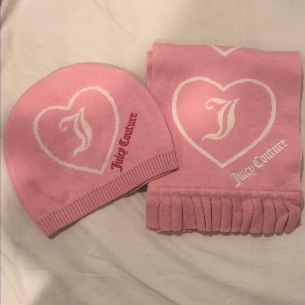 Two Piece Set (Beanie & Scarf) Juicy Couture